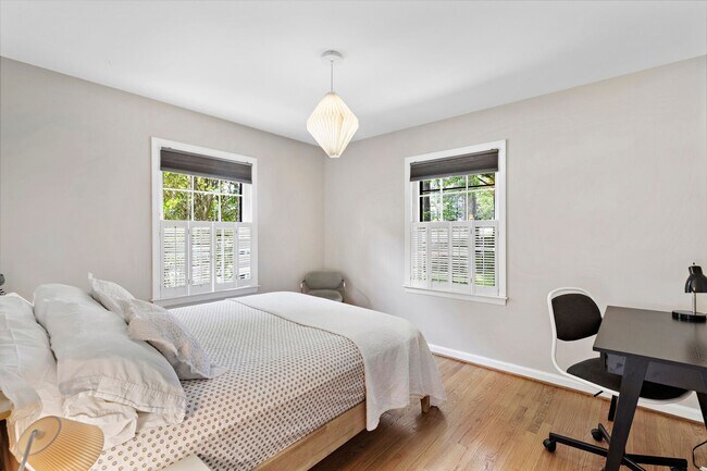 Building Photo - Fully Furnished Home, Short Term Leases Op...