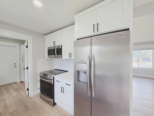 Building Photo - 20/22 Poplar Ave.