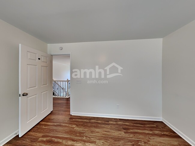 Building Photo - 7014 Roselake Cir
