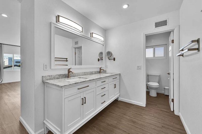 Building Photo - 5144 W 141st St