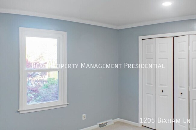 Building Photo - 1205 Bixham Ln