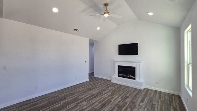 Building Photo - 1011 N Carol Ave