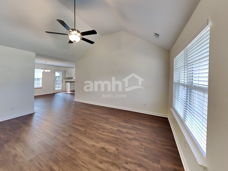 Building Photo - 4204 Birch Dr