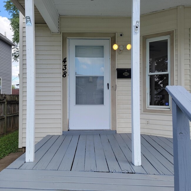 Building Photo - 438 S Powell Ave