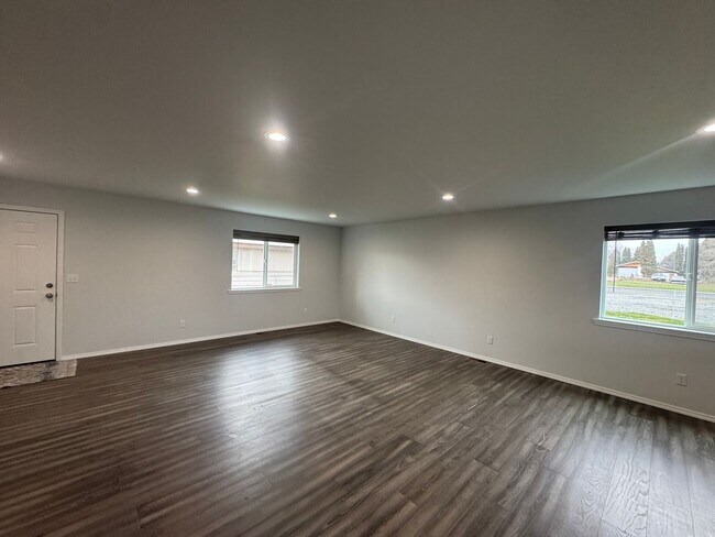 Building Photo - 2005 Ledwich Ave