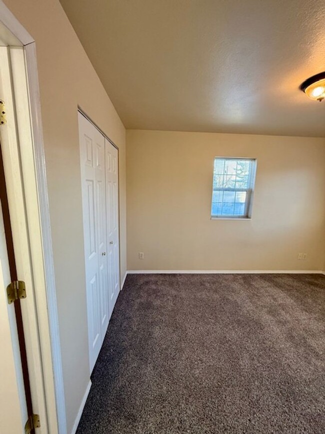 Building Photo - Spacious 2-Bedroom Townhouse in Bozeman – ...