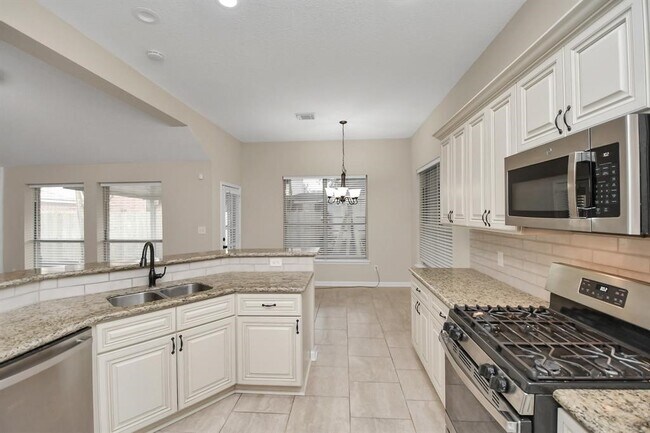 Building Photo - 2519 Palace Dr