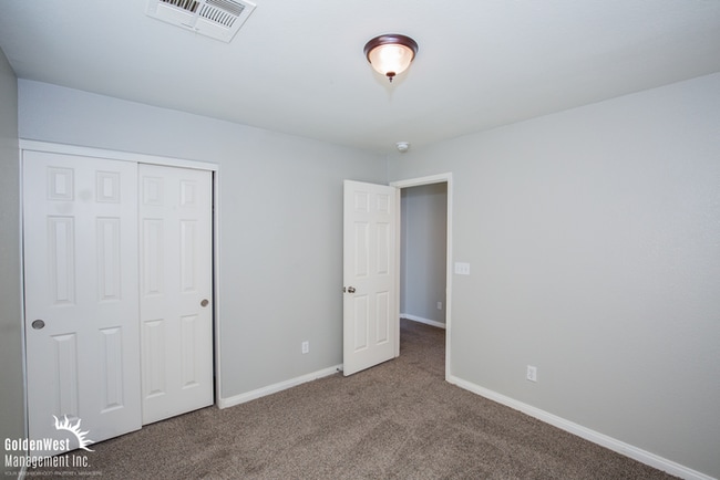 Building Photo - Beautiful 4Bdm 2.5Ba Home in East Las Vegas!