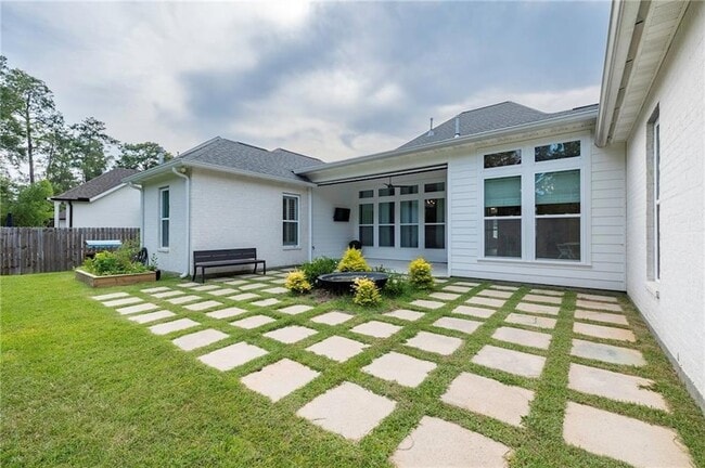 Building Photo - 20138 Brentwood Dr