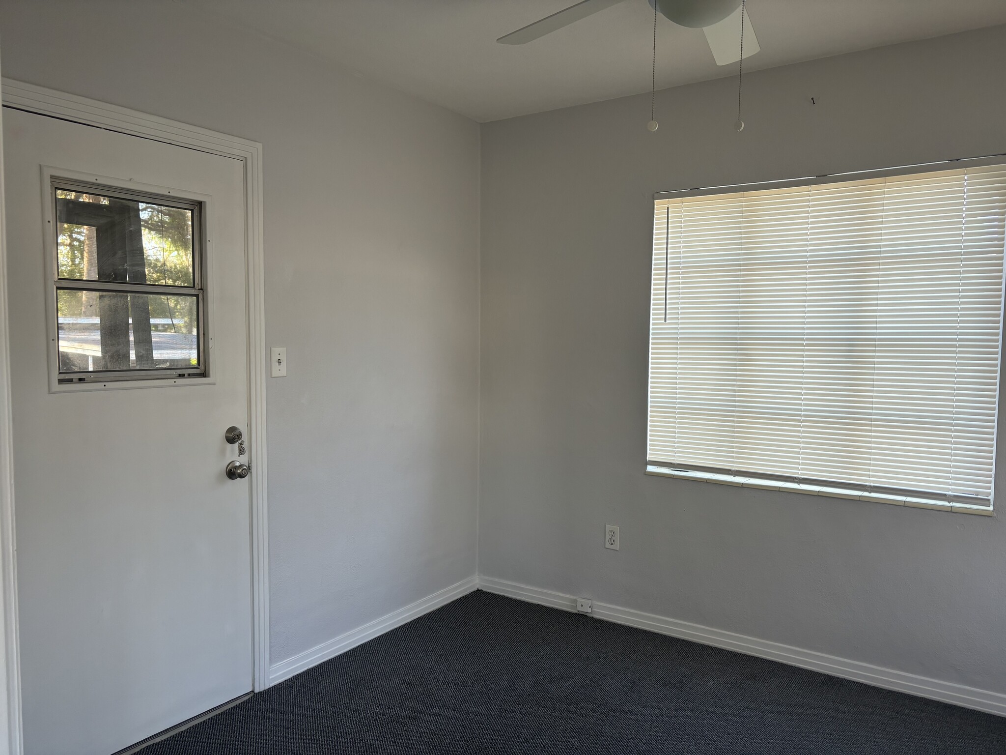 Room from the living room can be used for dining or office space - 508 N Macdill Ave