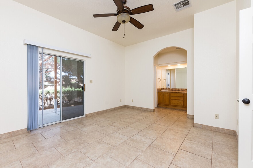 Building Photo - 2357 Saturn Cir