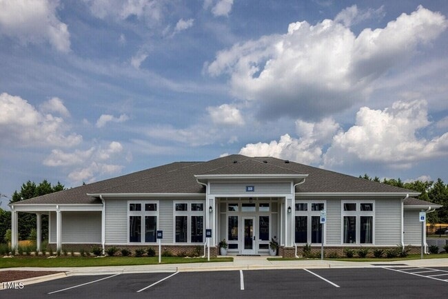 Building Photo - 3520 Pinetree Grv Ln