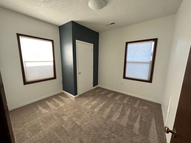 Building Photo - 2821 NE 58th Ave