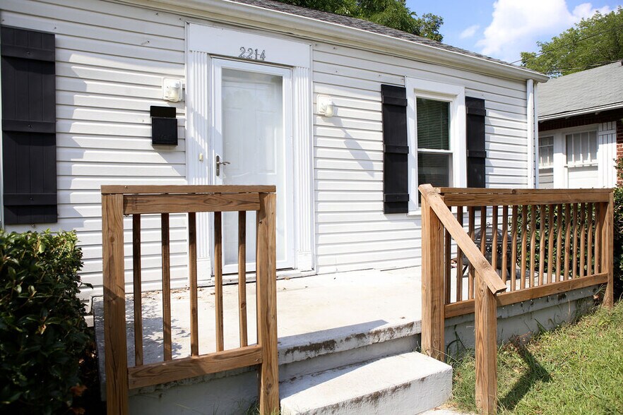 Building Photo - 2214 Walker Ave