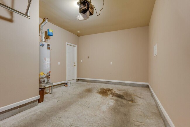 Building Photo - Beautiful 2-Bed, 2.5-Bath Townhouse in Har...