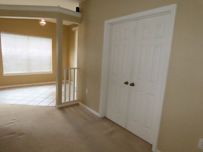 Building Photo - Orlando Park Central Gated Resort Style Co...