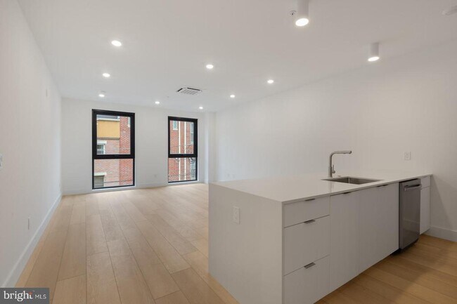 Building Photo - 2007 Cambridge St