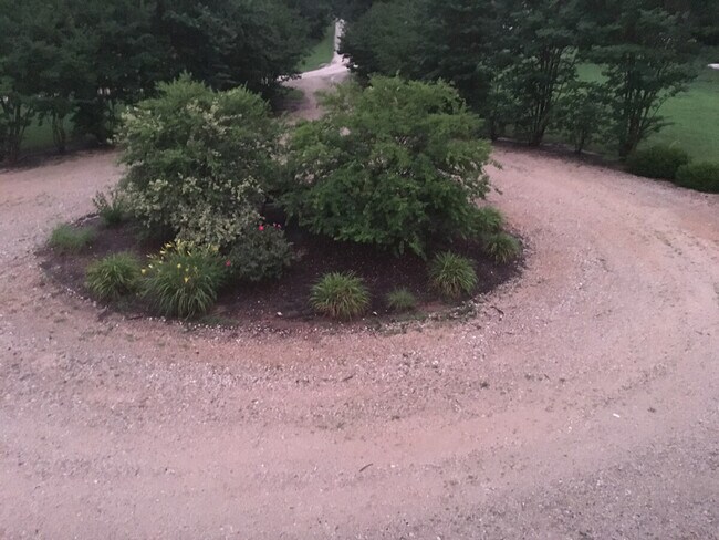 Building Photo - 175 Schools Dr