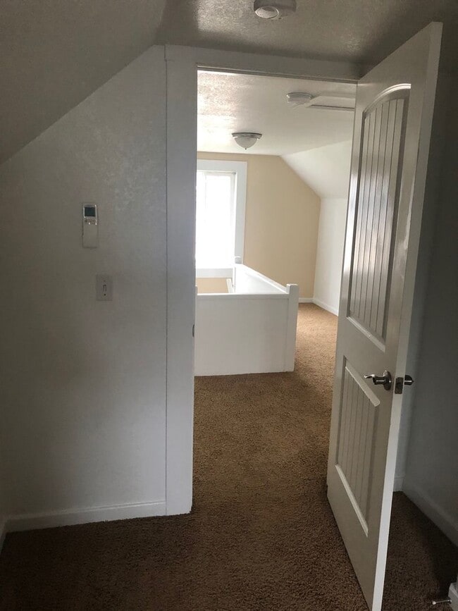 Building Photo - 3-Bedroom 1-Bath (A/C) Private Back Yard - Garage $1,875 (Albany)