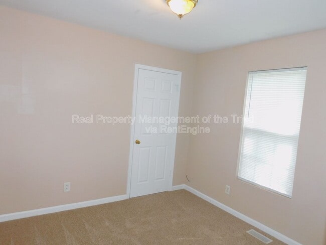 Building Photo - 909 Beaumont Ave