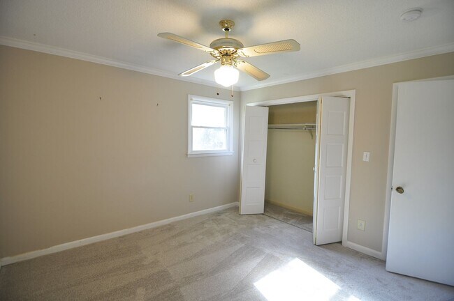 Building Photo - Large home with a pool.