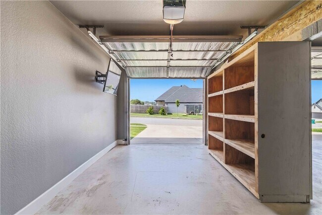 Building Photo - 1340 Sweetbriar Cir