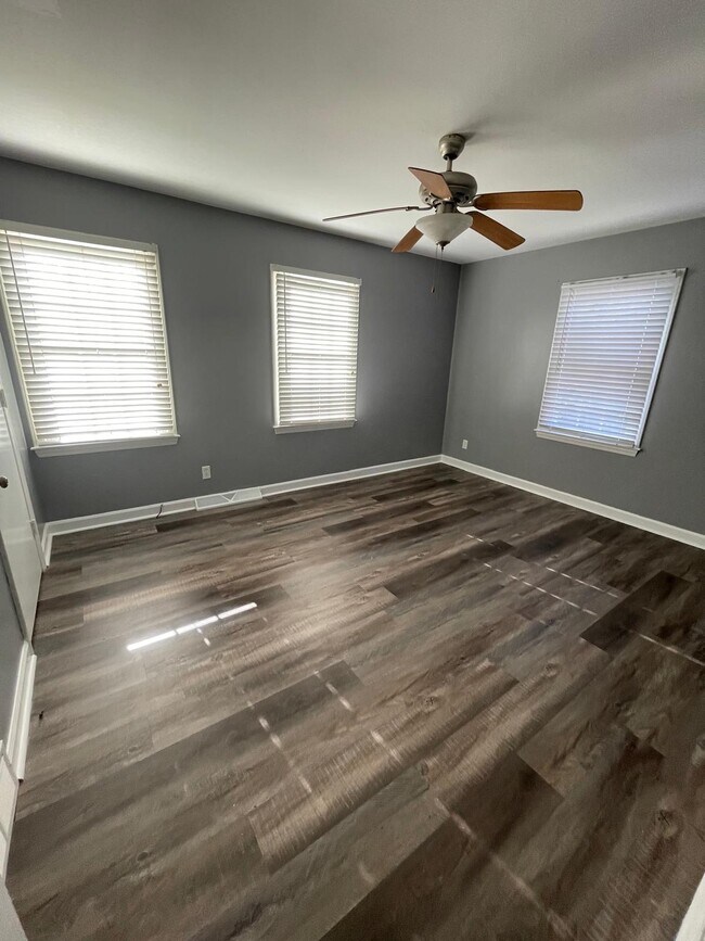 Building Photo - 1104 Robin Hood Rd