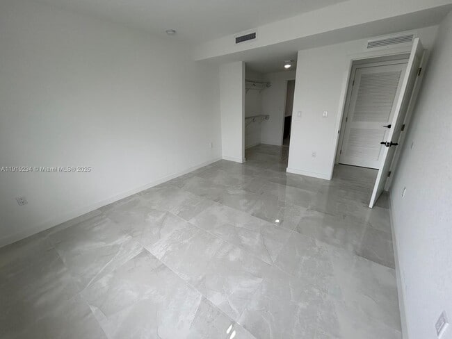 Building Photo - 14568 SW 261 St Ter