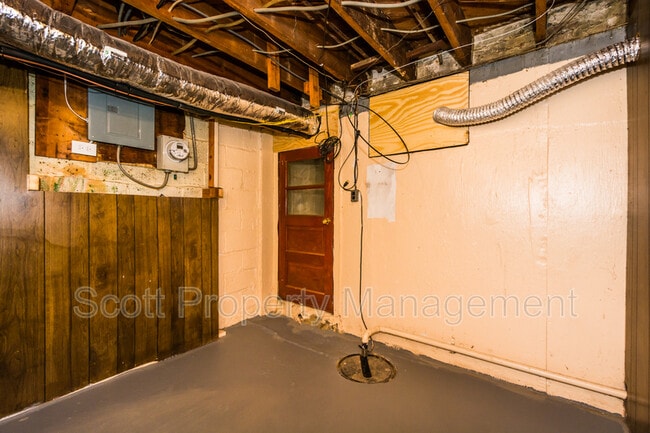 Building Photo - 8627 Willow Oak Rd