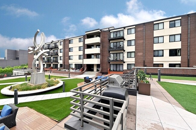 Building Photo - 48 Groveland Terrace