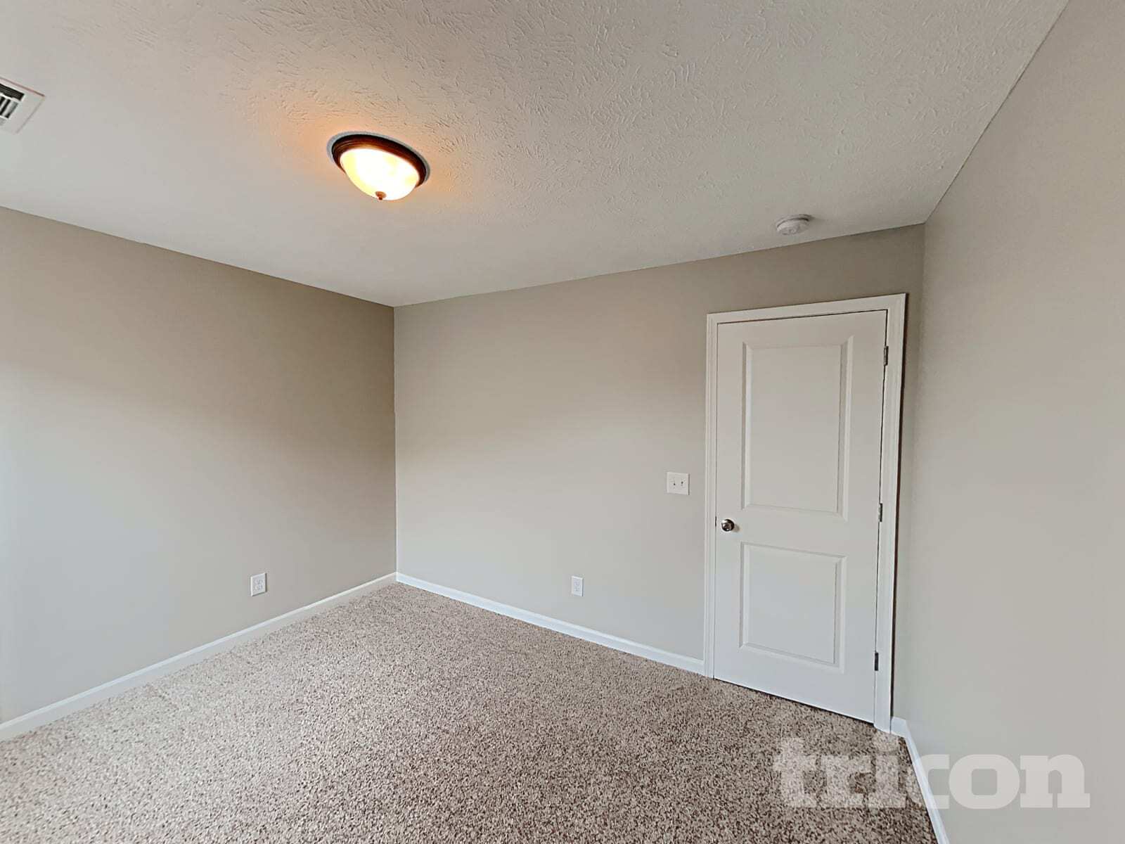 Building Photo - 1637 Robindale Dr