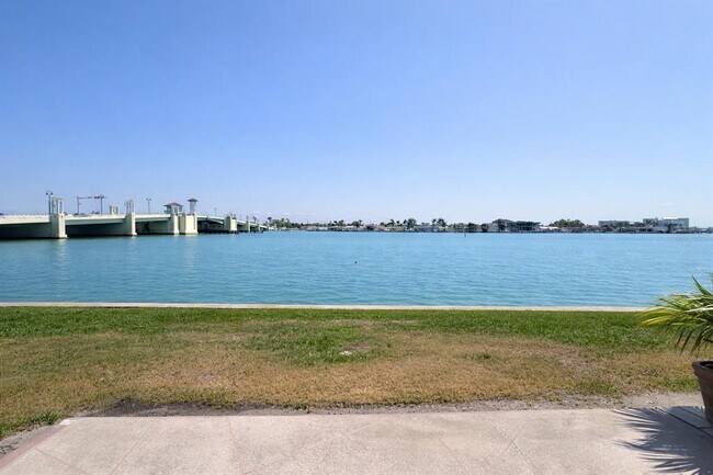 Building Photo - 500 Treasure Island Causeway