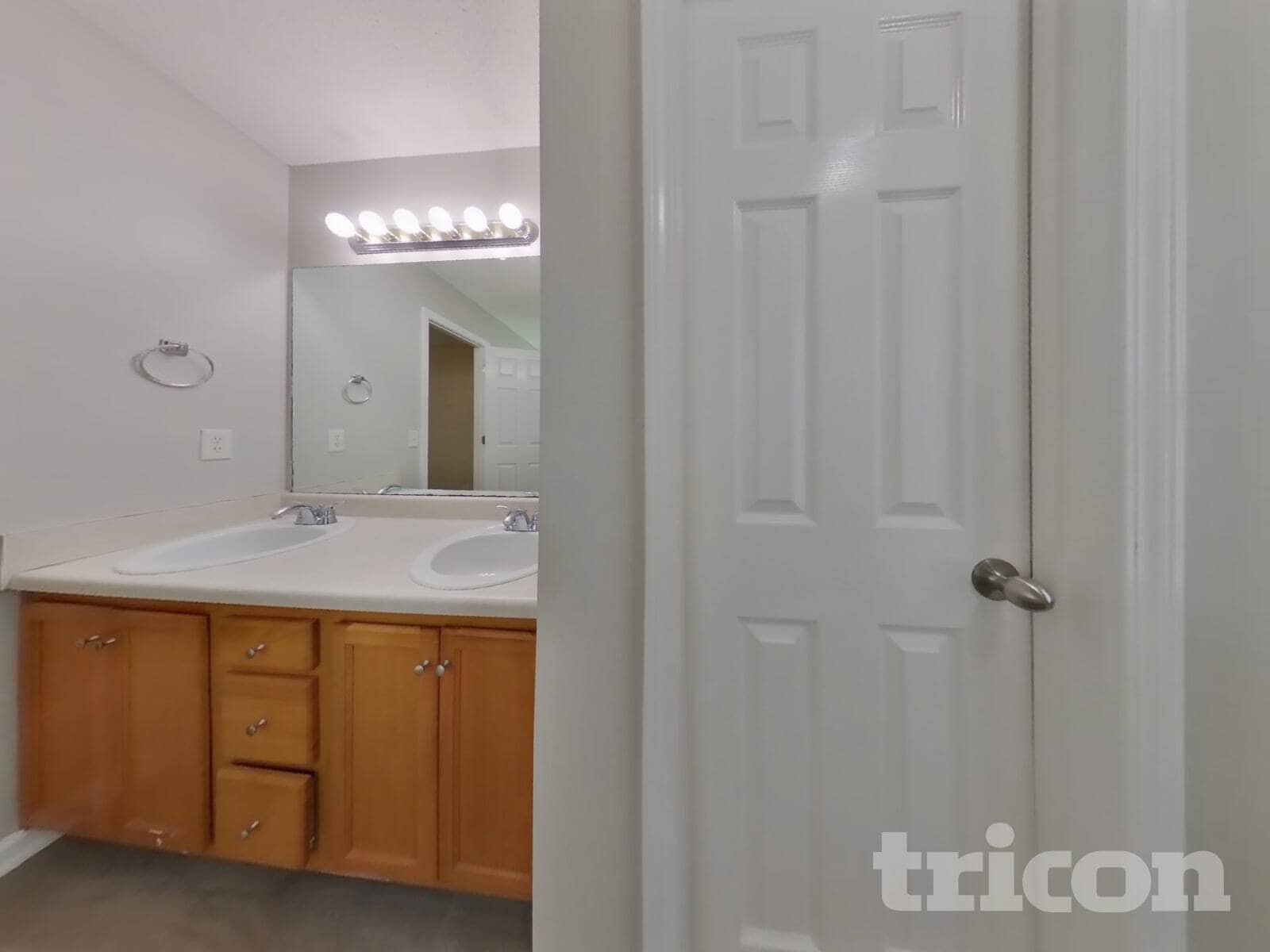 Building Photo - 219 S Red Oak Way