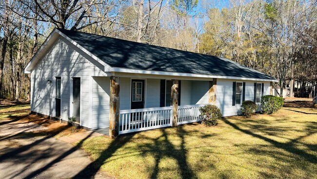 Building Photo - Completely updated 3 bedroom 2 bath home in Lagrange! Must see!
