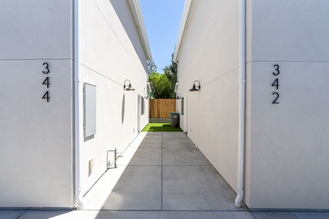 Building Photo - AVAILABLE FOR 2026-2027 SCHOOL YEAR...14 B...