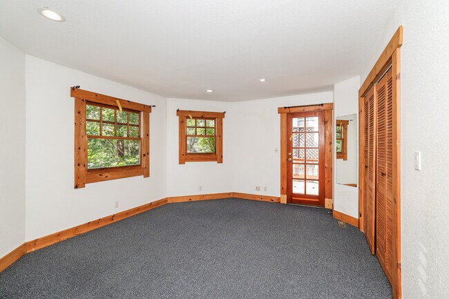 Building Photo - 14 Nicholl Ave