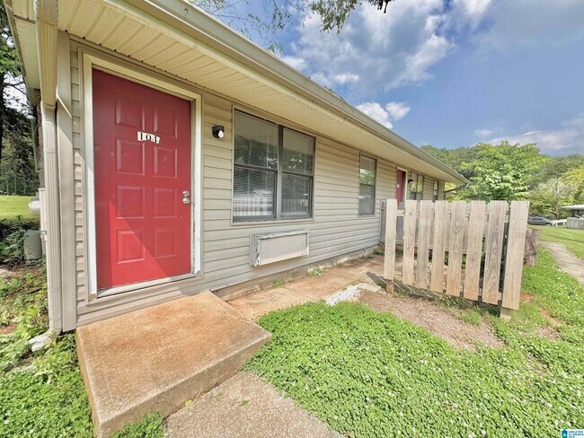 Building Photo - 1700 Greenbrier Dear Rd