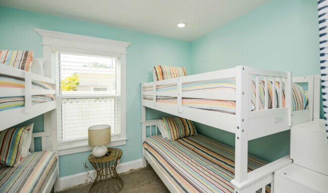 Building Photo - 613 Fern St