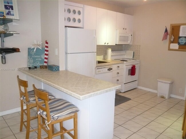 Building Photo - 3300 N Surf Rd