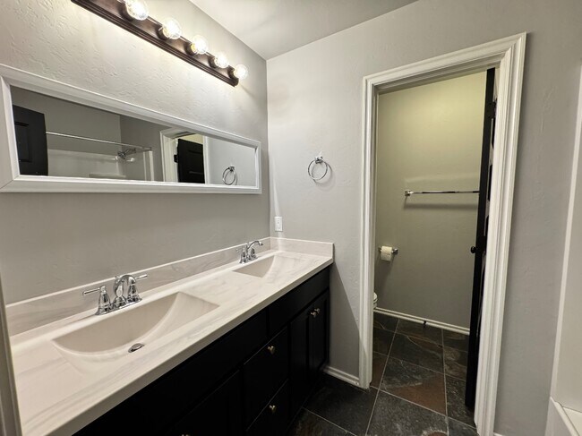 Building Photo - 1104 Black Mesa Rd