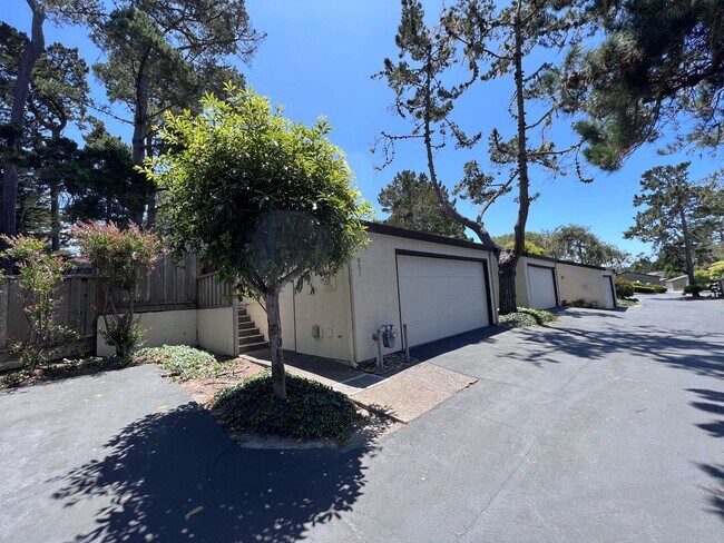 Building Photo - 601 Acorn Ct