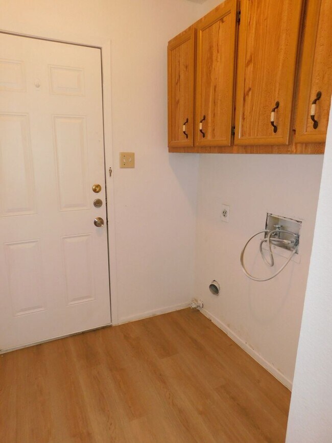 Building Photo - 1708/1710 HORSESHOE CR