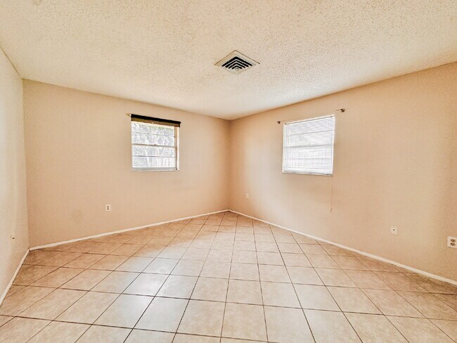 Building Photo - Gorgeous Venice home near beaches and town and highways