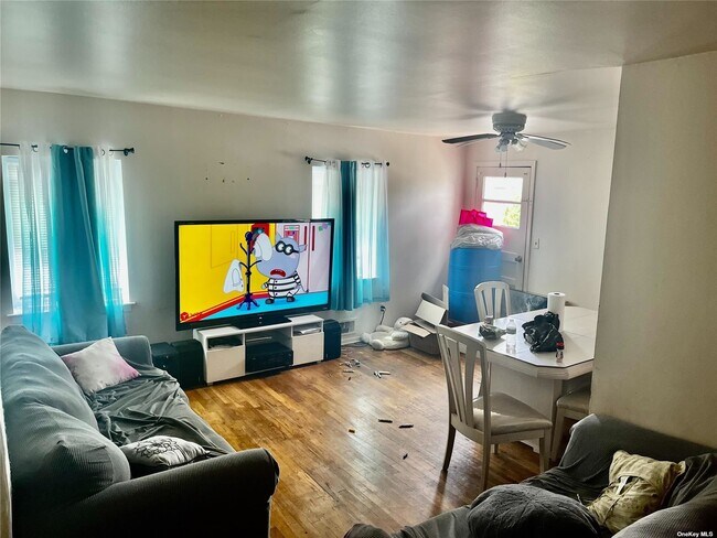 Building Photo - 707 Broadway