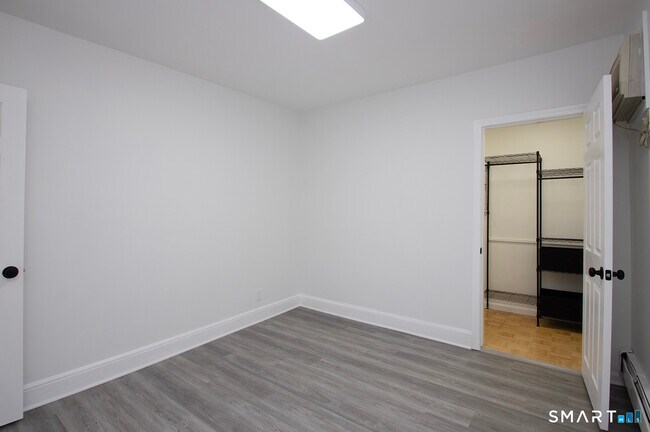Building Photo - 2879 Fairfield Ave