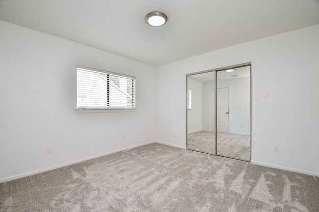 Building Photo - 3934 Forest Village Dr