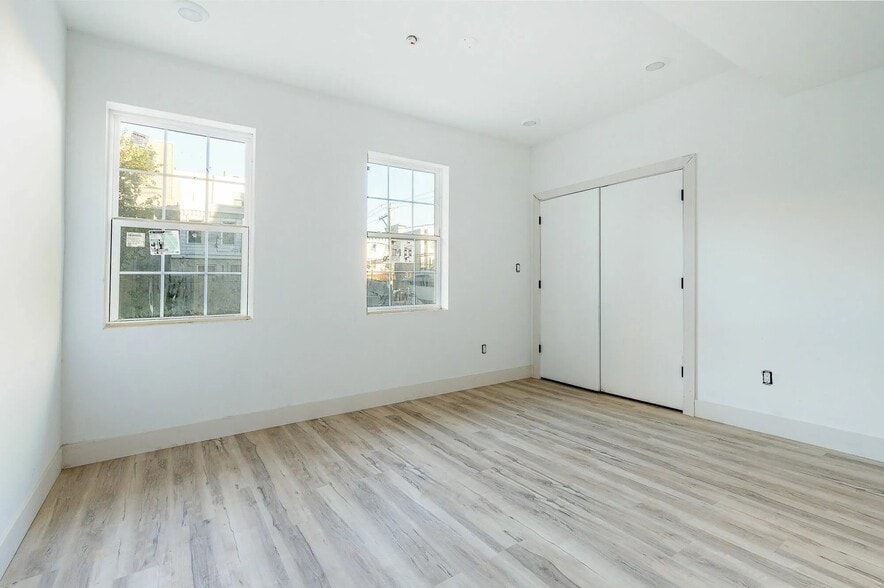 Building Photo - 809 Diamond St