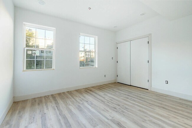 Building Photo - 809 Diamond St