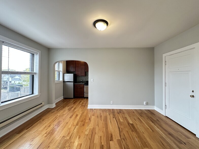 Building Photo - 4349 N Damen