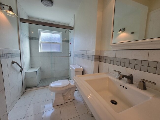 Building Photo - 1518 Carroll Dr